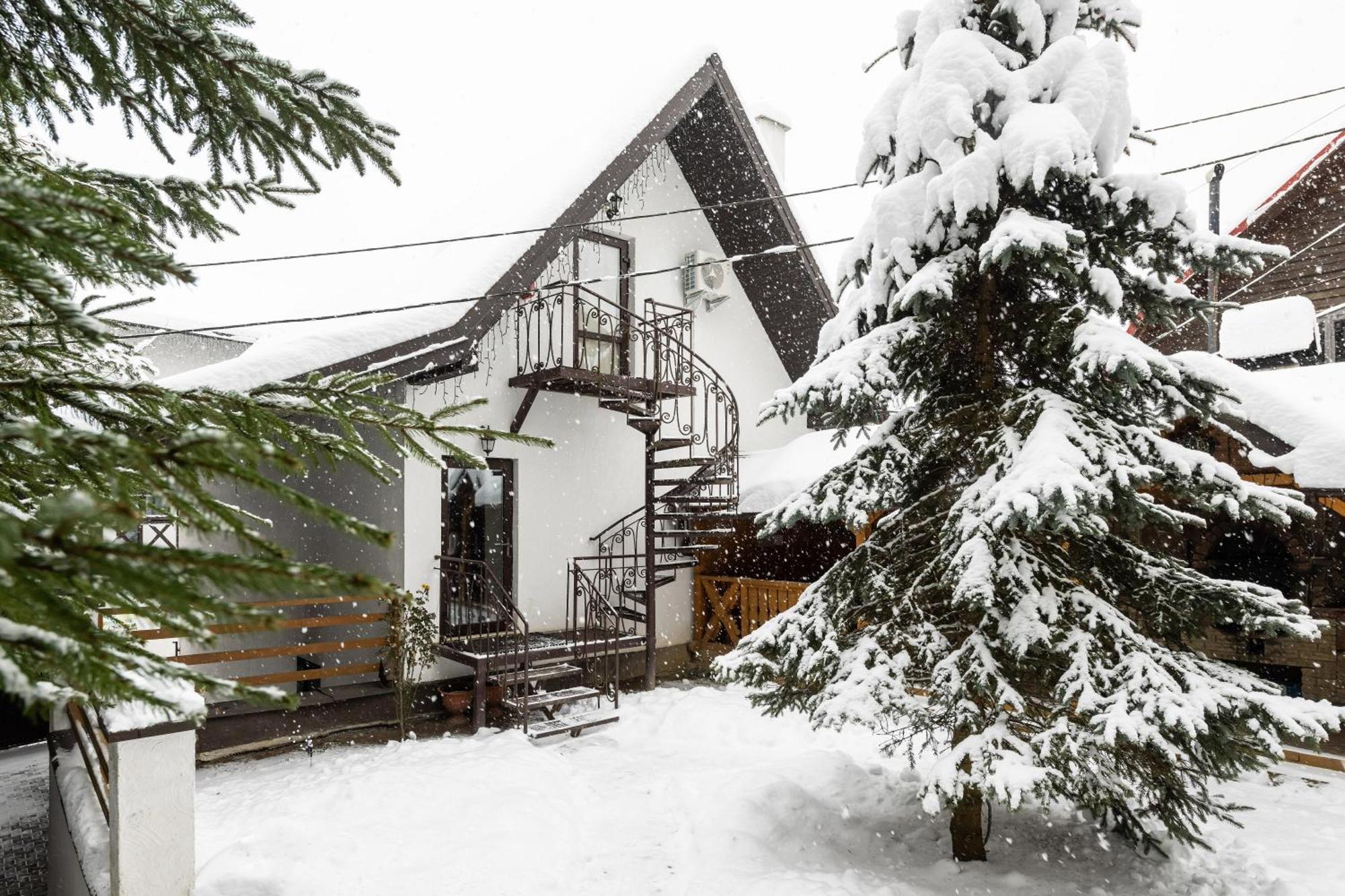 Готельний Комплекс Парламент, Яблуниця Exterior photo